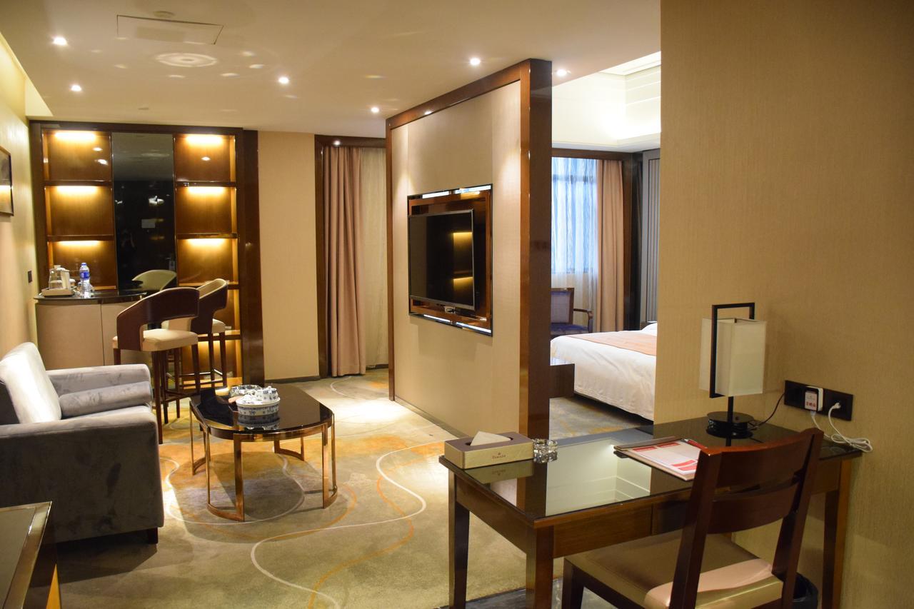 Ramada Foshan Hotel Exteriör bild